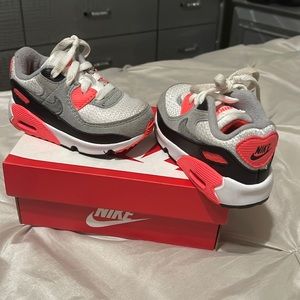 Nikes air max 270, Orange black and white